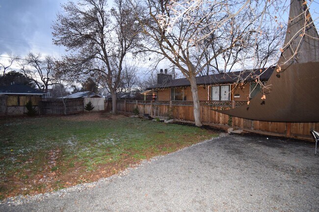 Building Photo - Bright & Updated 3 Bed Near Sugarhouse!!