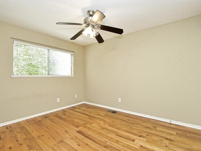 Building Photo - 604 Franklin Blvd