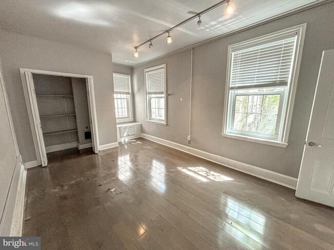 Building Photo - 419 S Carlisle St