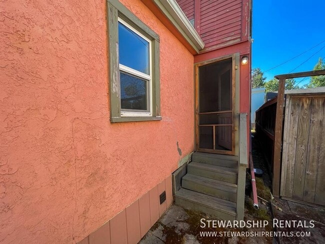 Building Photo - 1648 E 24th Ave