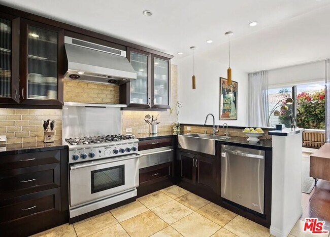 Building Photo - 6471 Zuma View Pl