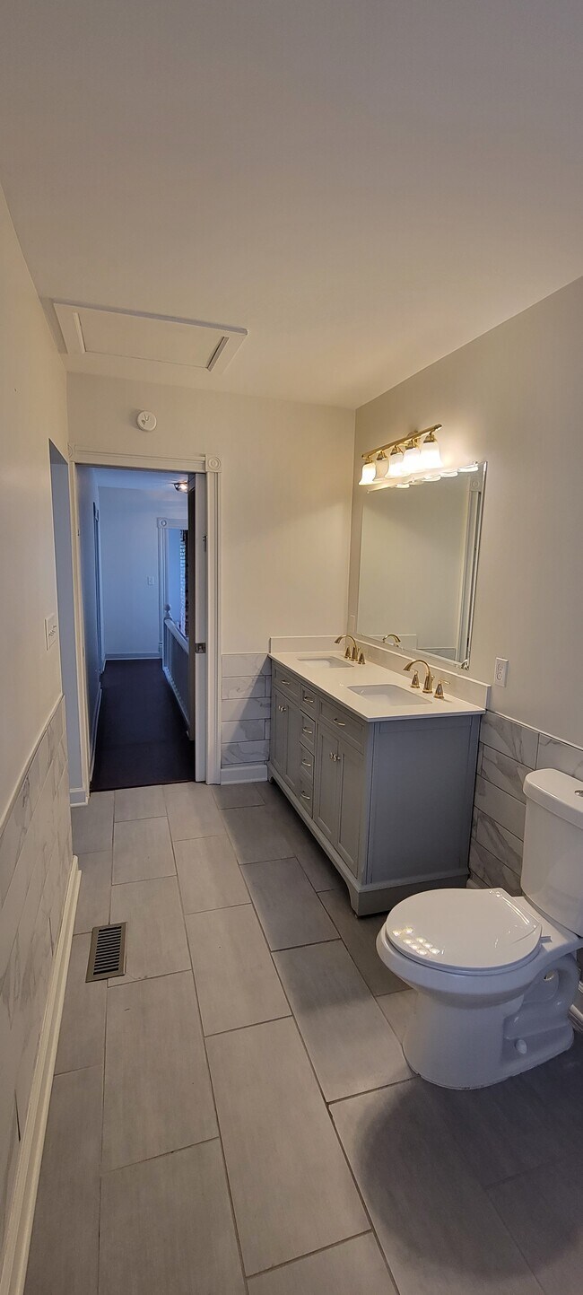 Primary Bath - 148 E Moler St