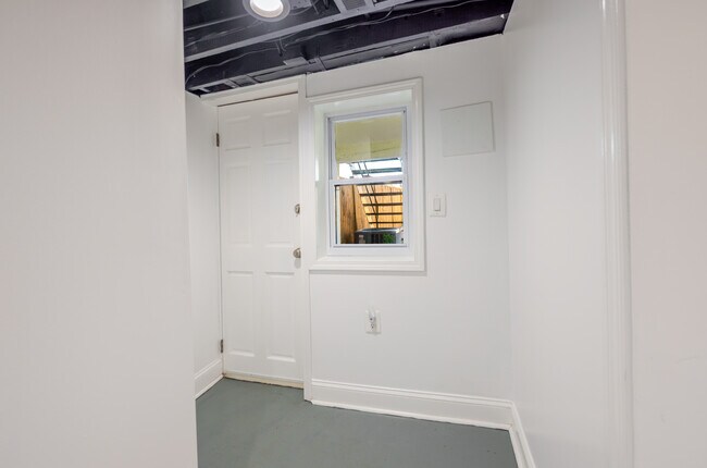 Building Photo - 2726 10th St NE