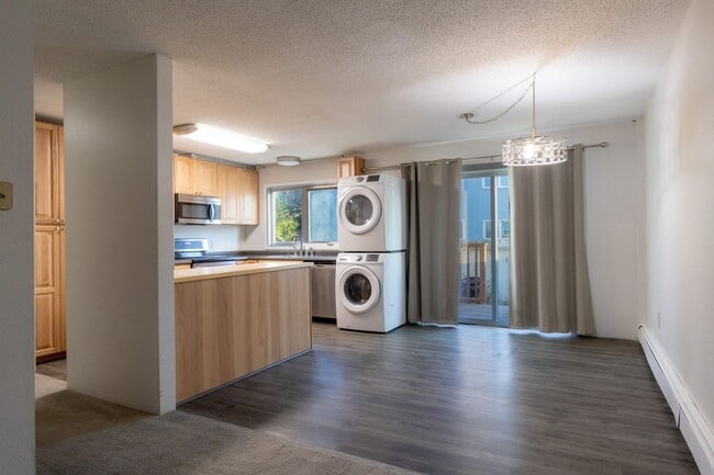 Building Photo - 2 Bed/1Ba Condo
