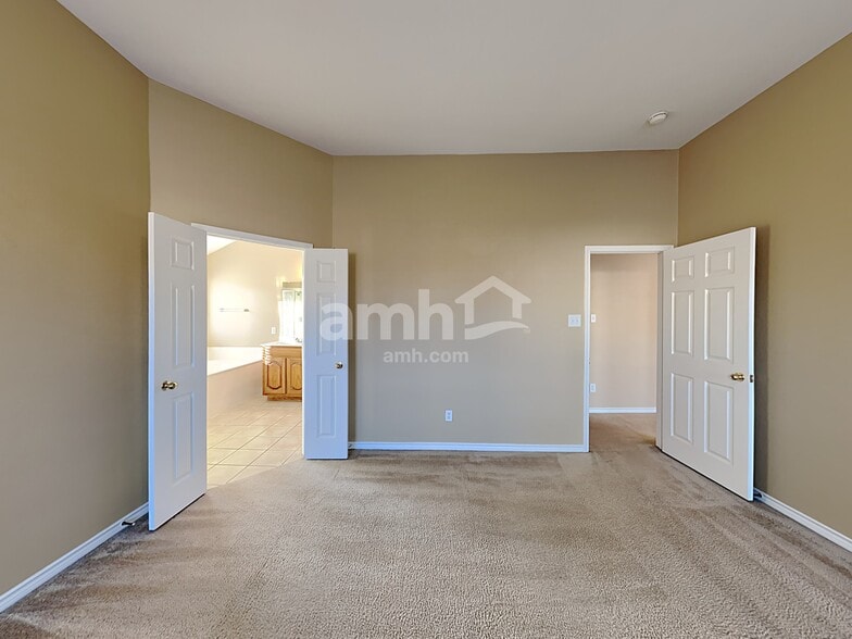 Building Photo - 2710 Beacon Hill Dr