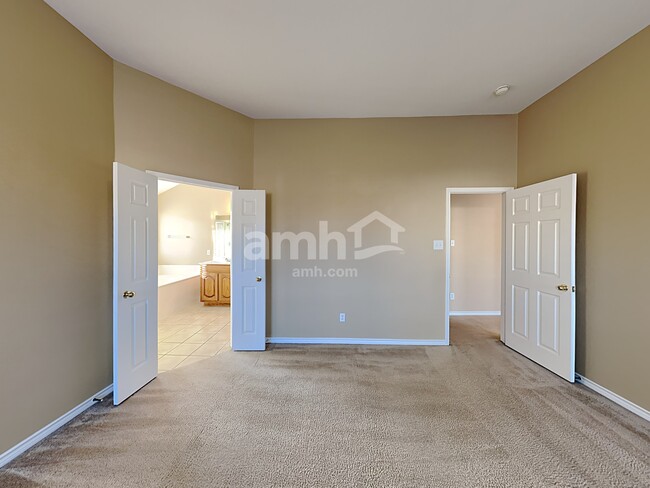 Building Photo - 2710 Beacon Hill Dr