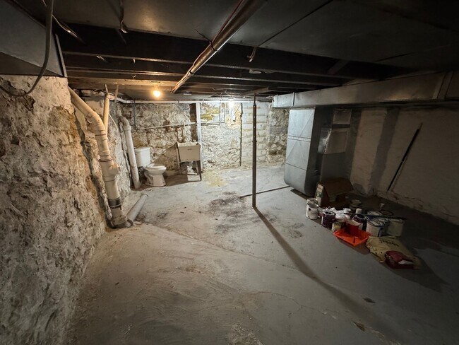 Building Photo - Beautifully Renovated 3BR Row Home in Deutschtown – Spacious, Modern & Incredible Location