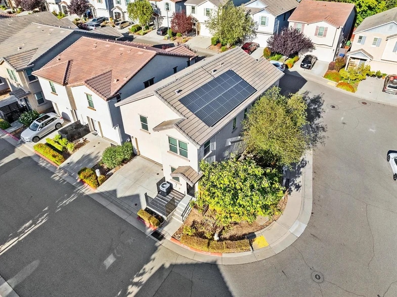 Building Photo - 663 Addison Ln