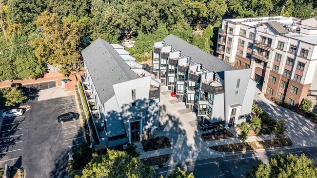 Building Photo - 1072 Kenilworth Ave