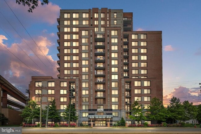 Building Photo - 2451 Midtown Ave