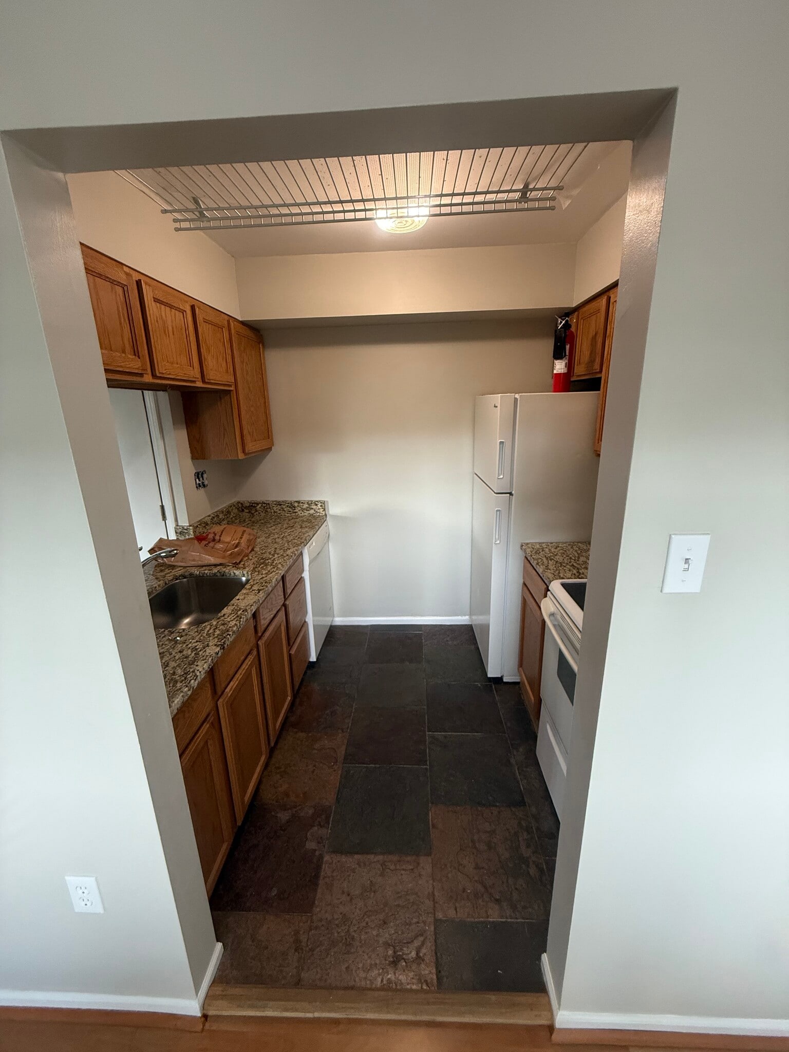 Building Photo - 2308 Gladstone Ave