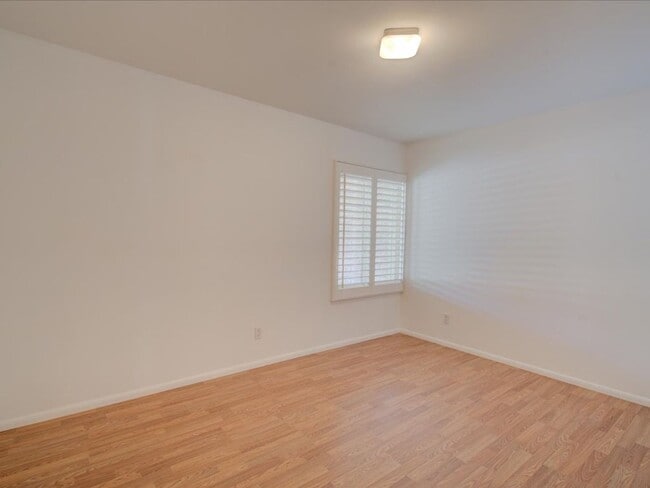 Building Photo - 5526 N Arroyo Grande Dr