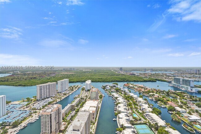 Building Photo - 16001 Collins Ave