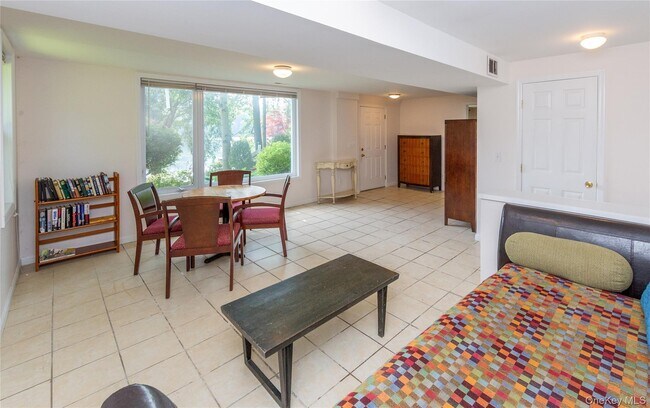 Building Photo - 24 Crescent Dr