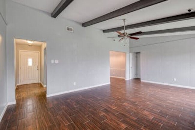 Building Photo - QUAIL CREEK WEST HOME