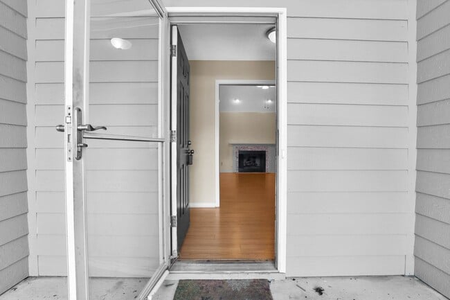 Building Photo - 8 N Nicholson Cir