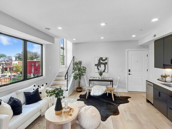 Primary Photo - 1026 18th St NE