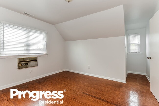 Building Photo - 1510 Shore Rd