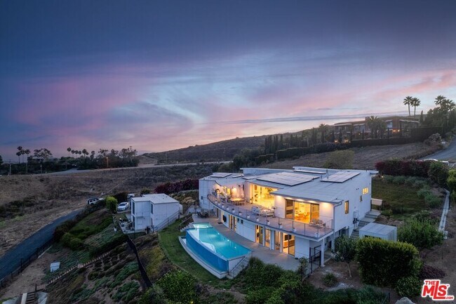 Building Photo - 28405 Via Acero