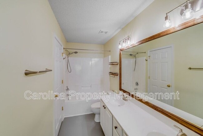 Building Photo - 15021 Deshler Ct
