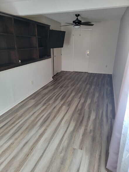 Building Photo - 2401 Azle Hwy
