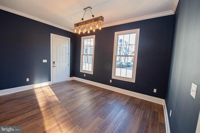 Building Photo - 106 Colonial Ct