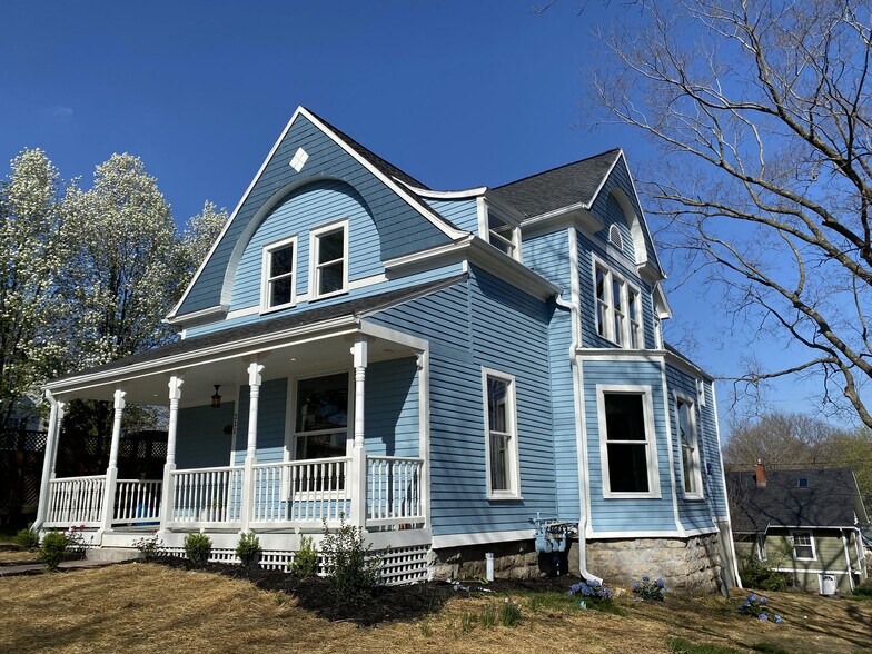 Primary Photo - 211 N Water St