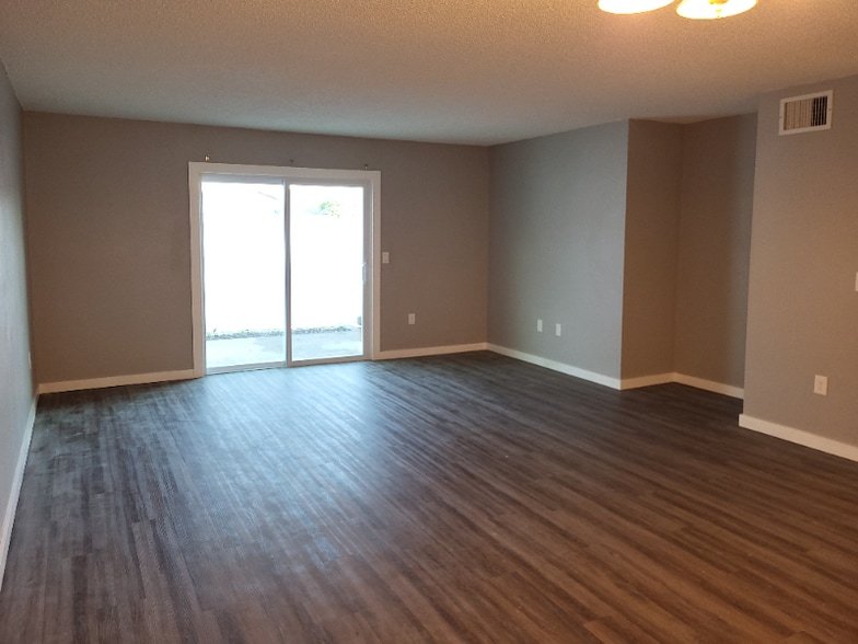 Building Photo - 105 Dorchester Square