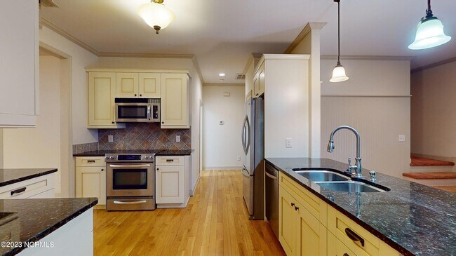 Building Photo - 45 Old Hunt Rd