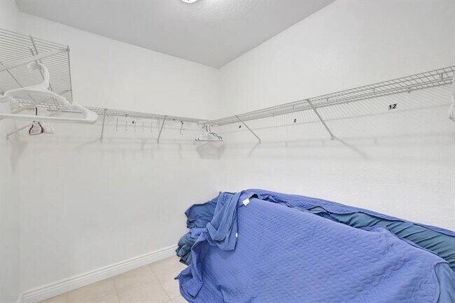 Building Photo - 1816 SW 21st St