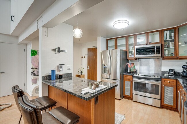 Building Photo - 661 5th St