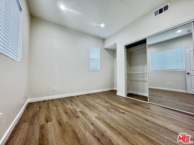 Building Photo - 5637-5634 Homeside Ave