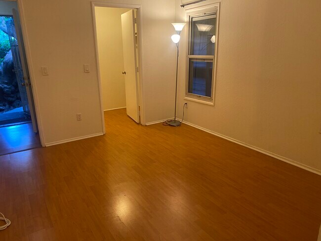 Building Photo - 715 Huntley Dr