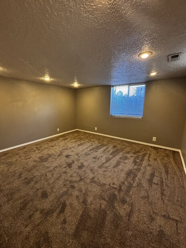 Building Photo - 157 N 400 W