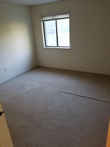 Building Photo - 10 Village Brook Ln