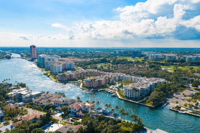 Building Photo - 100 SE 5th Ave