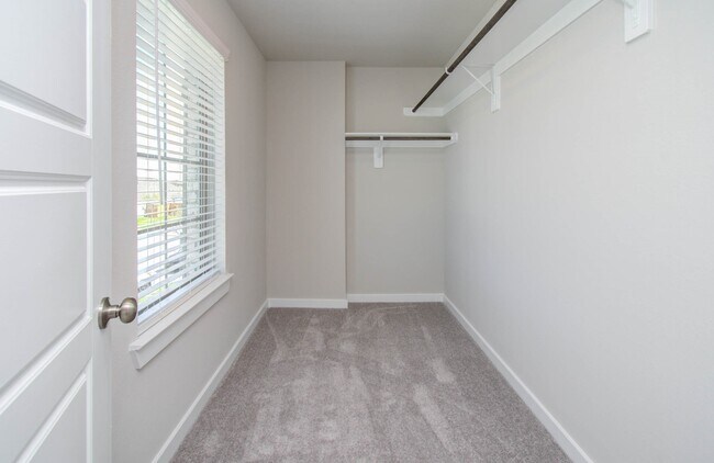 Building Photo - 21611 Sandy Dune Dr