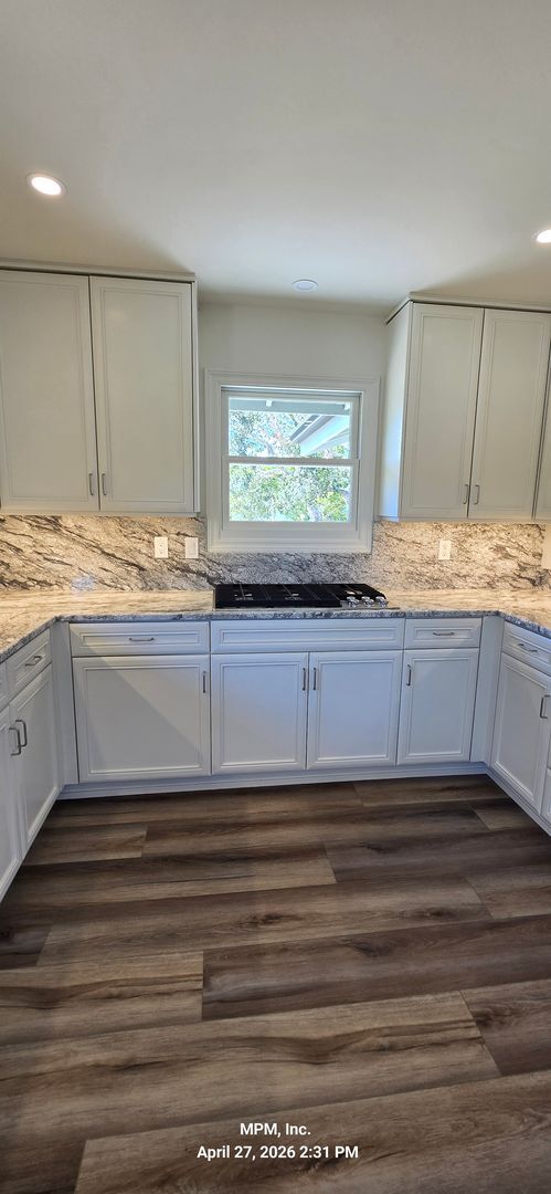 Building Photo - large custom home with peek a boo ocean views