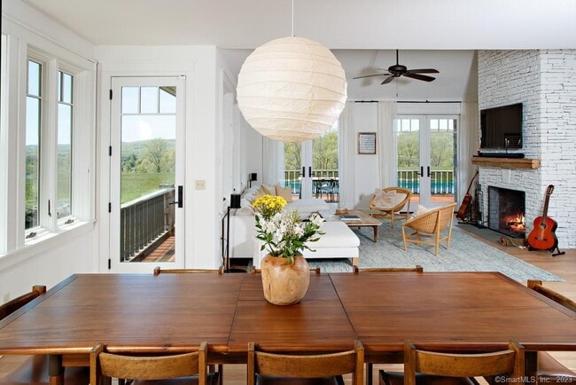 Building Photo - 121 Quaker Hill Rd