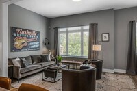 Building Photo - 968 Youngs Ln