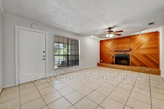 Building Photo - 1612 Broadmoor Dr