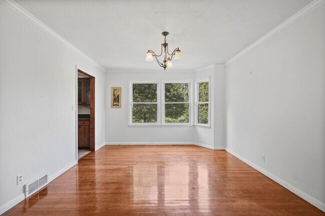 Building Photo - 300 Murray Hill Rd