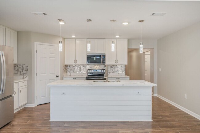 Building Photo - NEW Construction for Rent!!  IDEAL location on the edge of town!