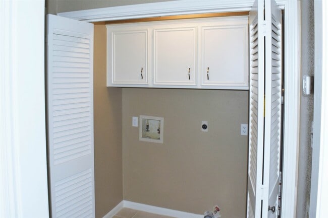 Building Photo - 518 Moore St