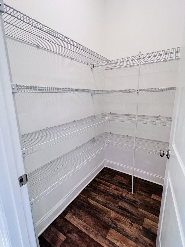 Building Photo - 114 Summer Pointe Ln NW