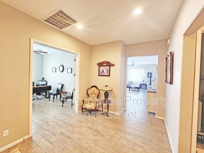 Building Photo - 4901 Fairwood Ct