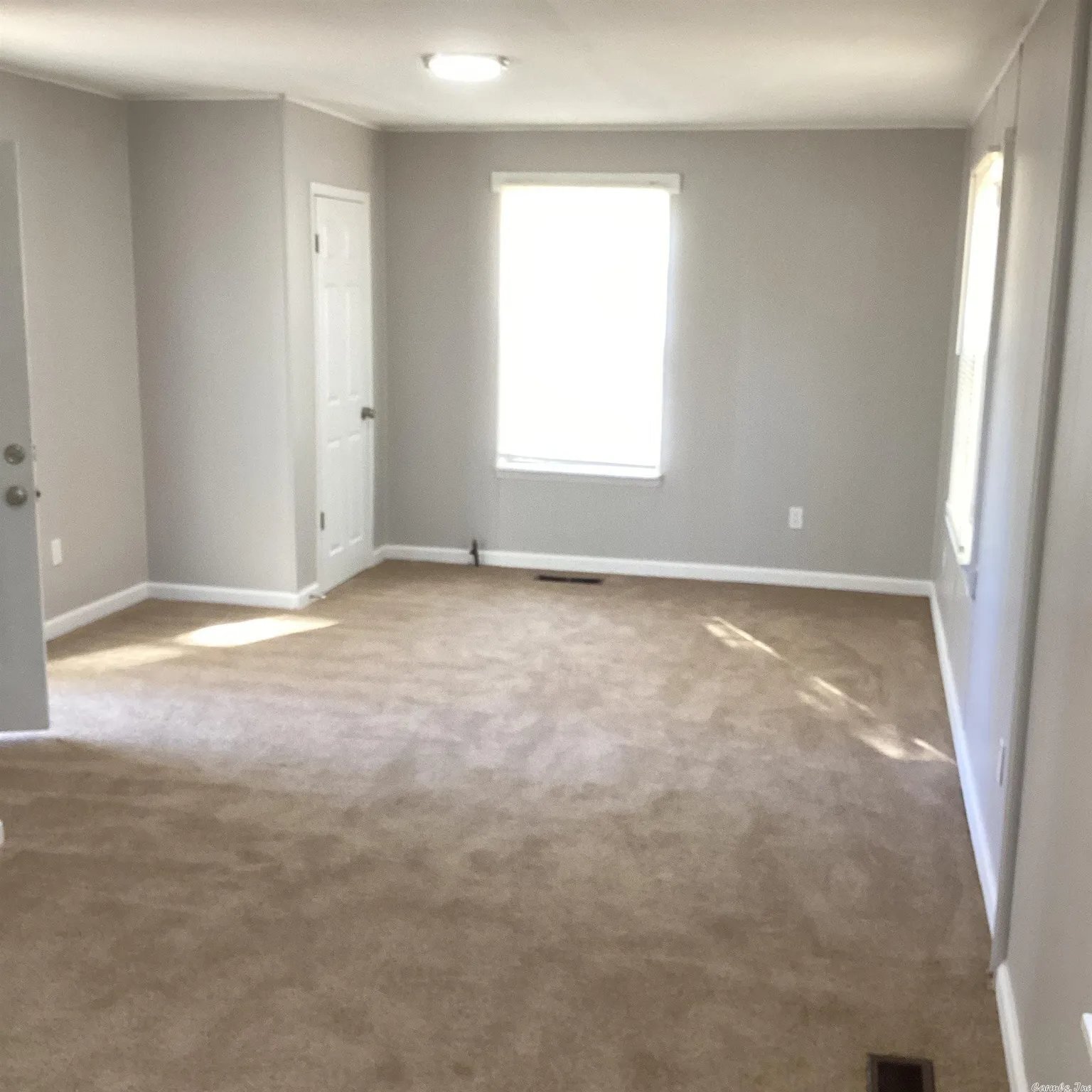 Building Photo - 713 Brewer St