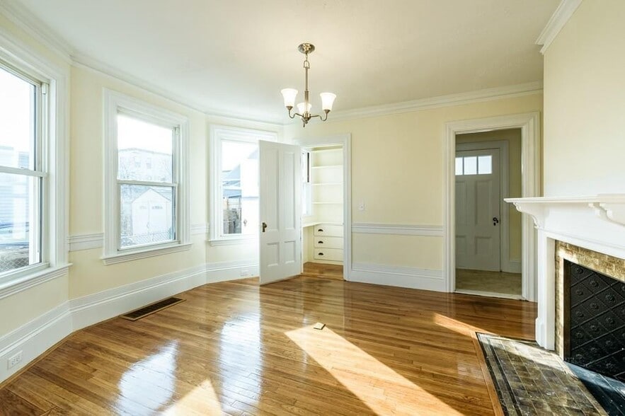 Building Photo - 29 Bentley St