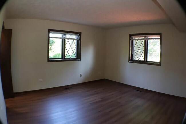 Building Photo - 44 Kingston Dr