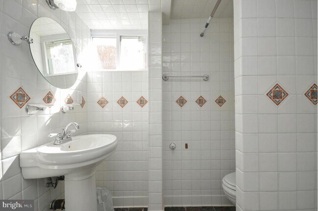 Building Photo - 1111 Gilbert Rd